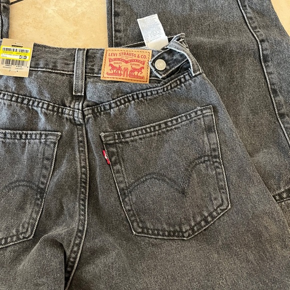 Levi’s Women's cinch barrel Jeans in size 24, 25 , 26 ,27 ,28 , 29, 31 , 32 in - Picture 6 of 6